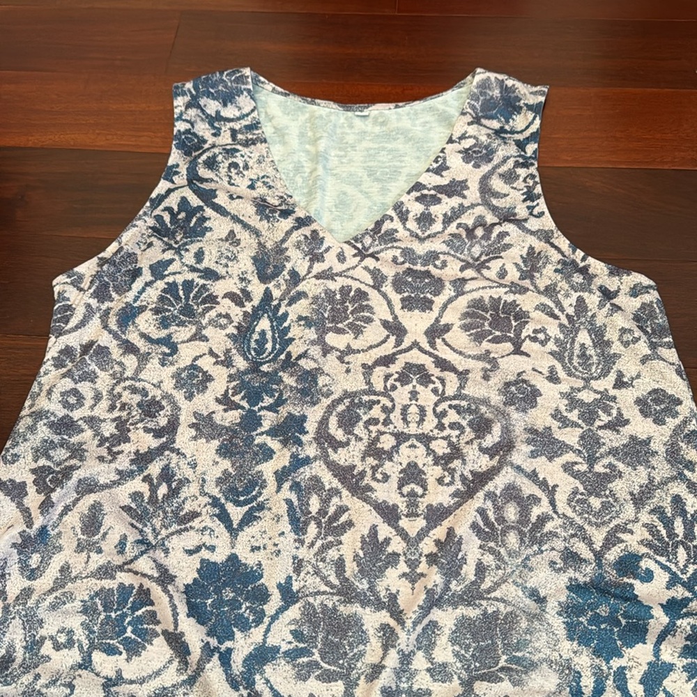 NWOT Woman’s Size Large tank Pink/grey - Picture 2 of 3